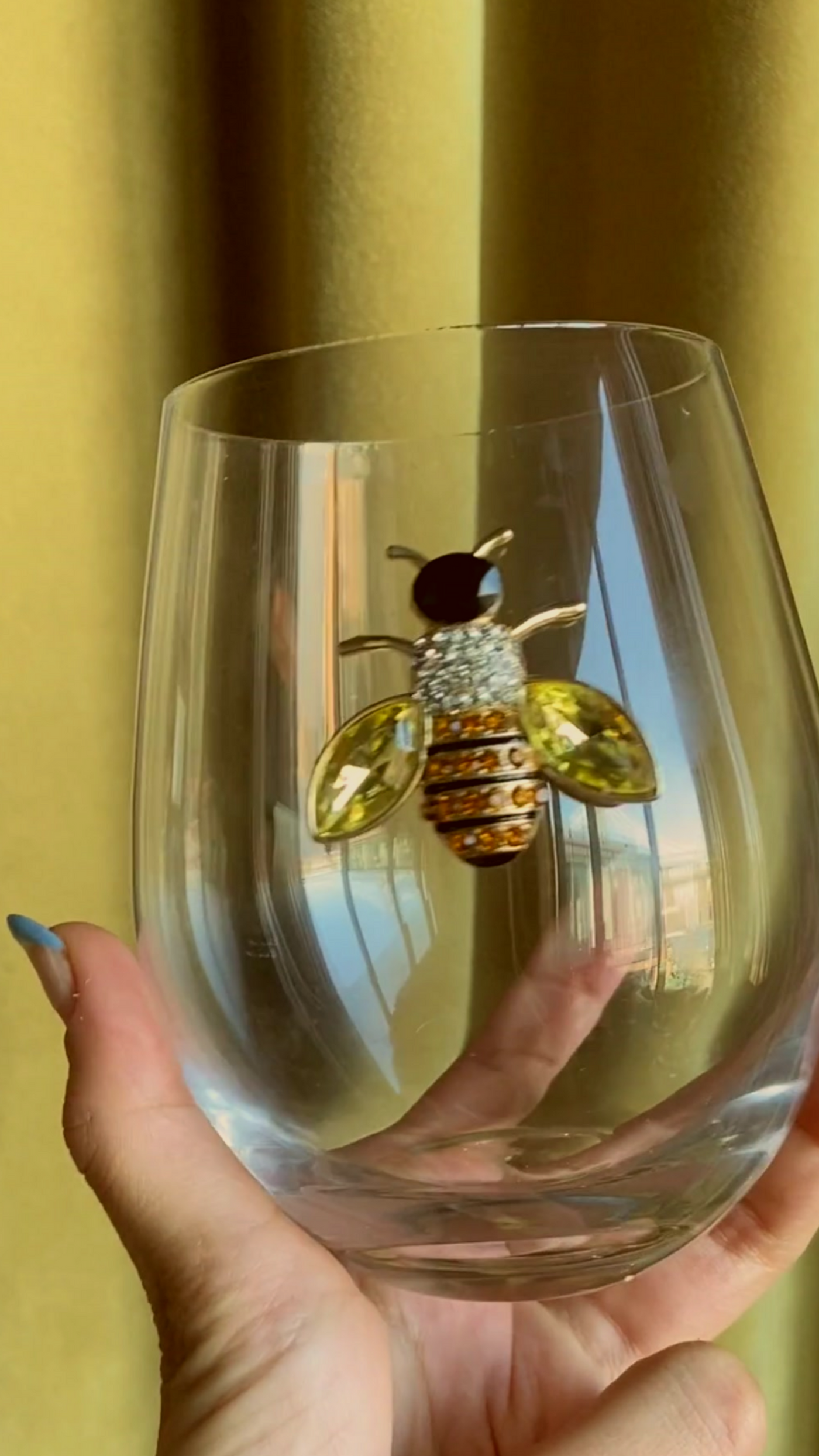 bee stemless wine glasses, bee glasses, bee wine glasses, bee glass, bee wine glass, bedazzled wine glasses