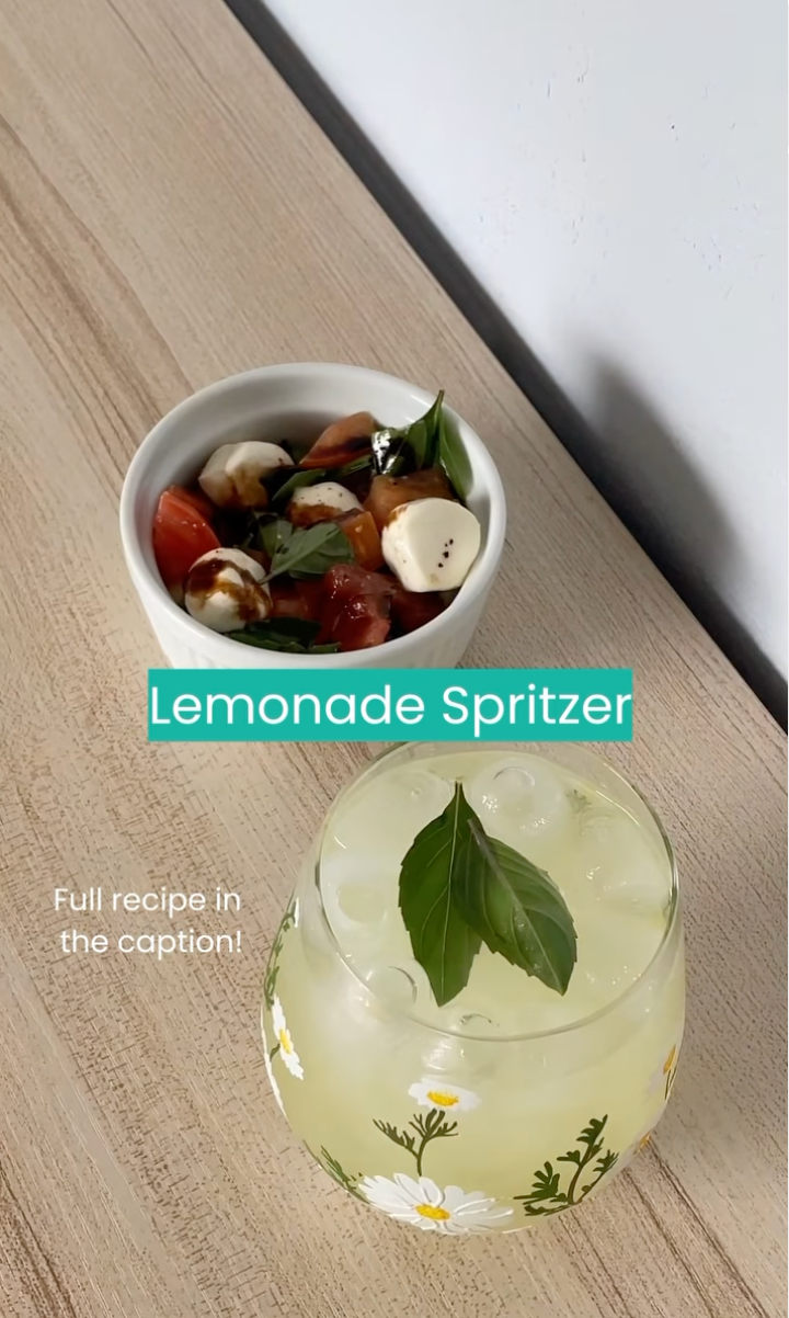 Refreshing Summer Pairings: Lemonade Spritzer and Caprese Salad Recipes