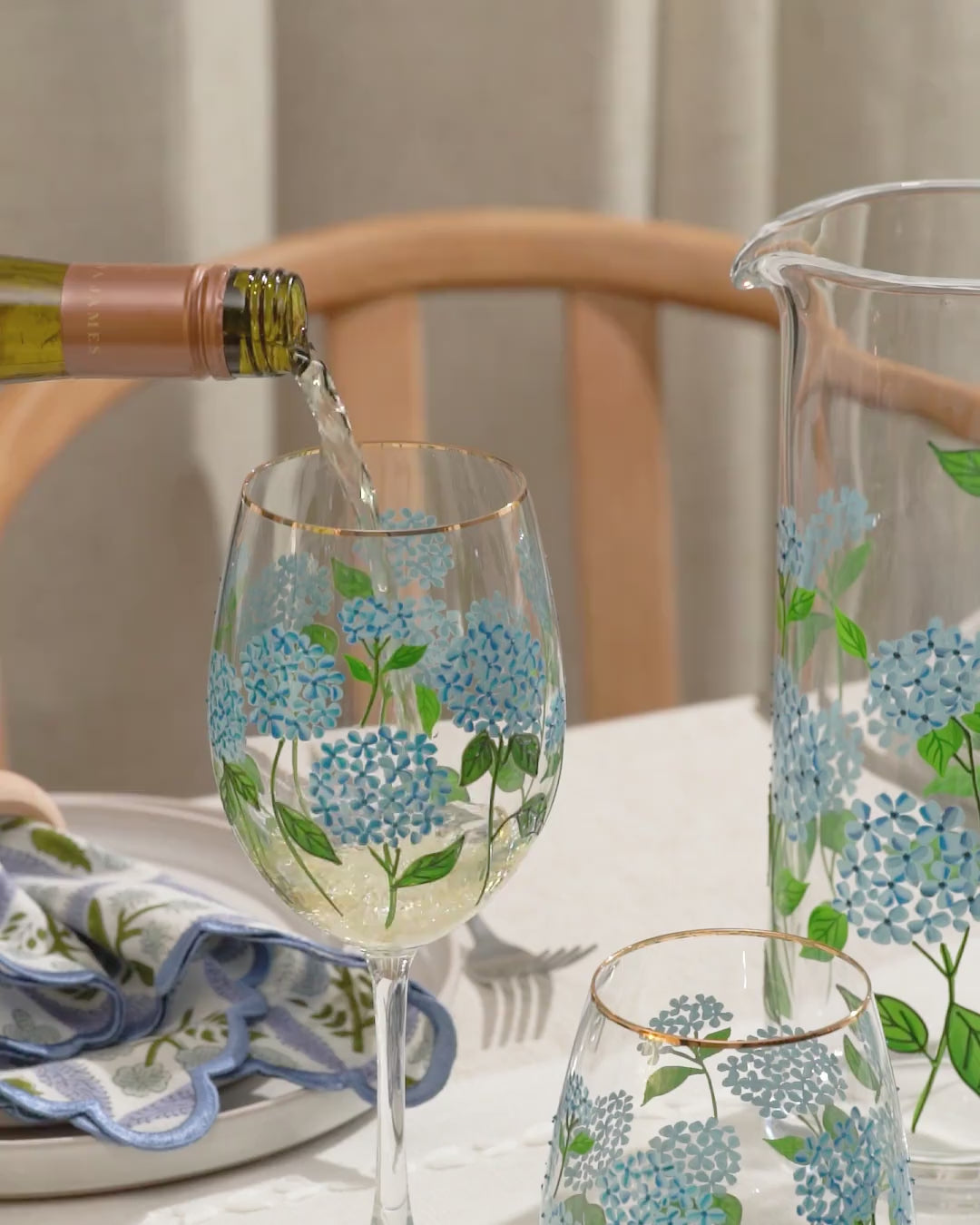 Blue Hydrangea Painted Wine Glasses (Set of 2) Shop Now – DRNKART STUDIOS
